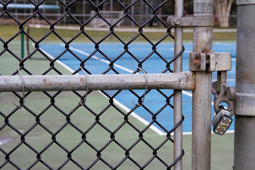 gesperrter-tennisplatz-1024x683