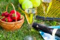 tennis und erdbeeren